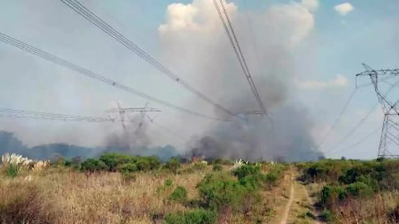 Investigan cómo se originaron los incendios que provocaron los masivos cortes de luz