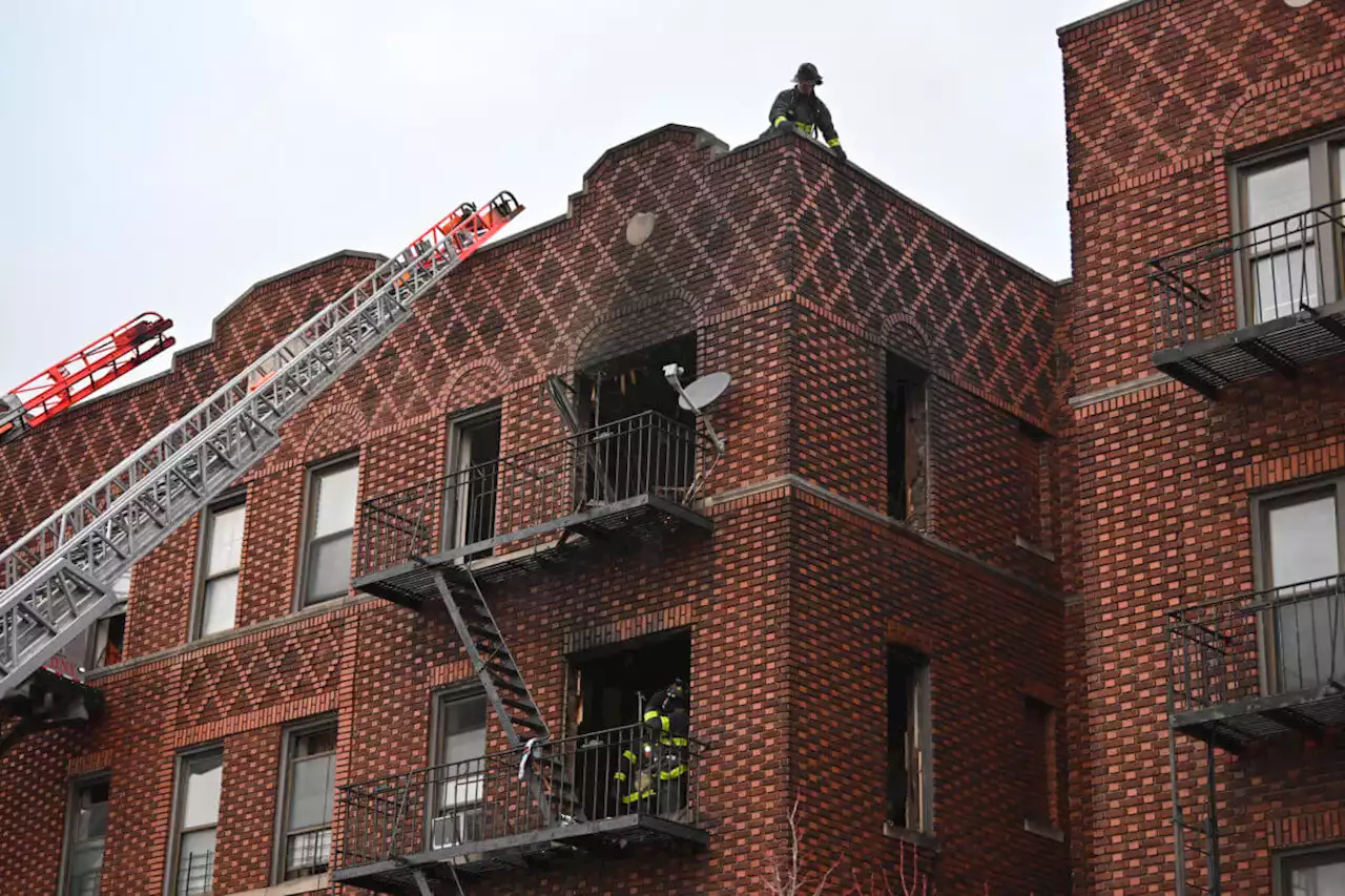 Two-alarm blaze rips through Brooklyn apartment building | amNewYork