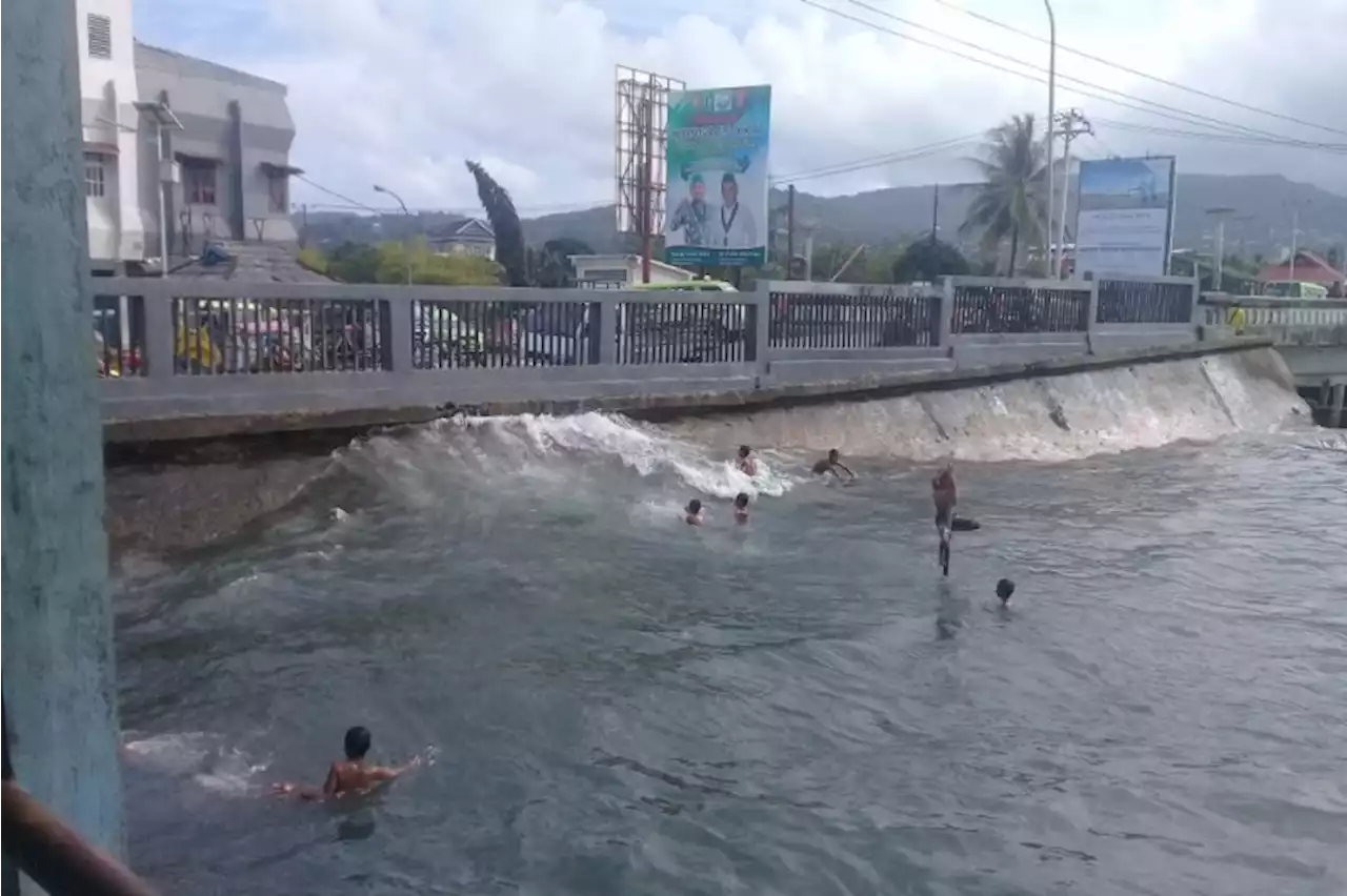 BMKG: Waspada gelombang tinggi hingga 6 meter di perairan Maluku