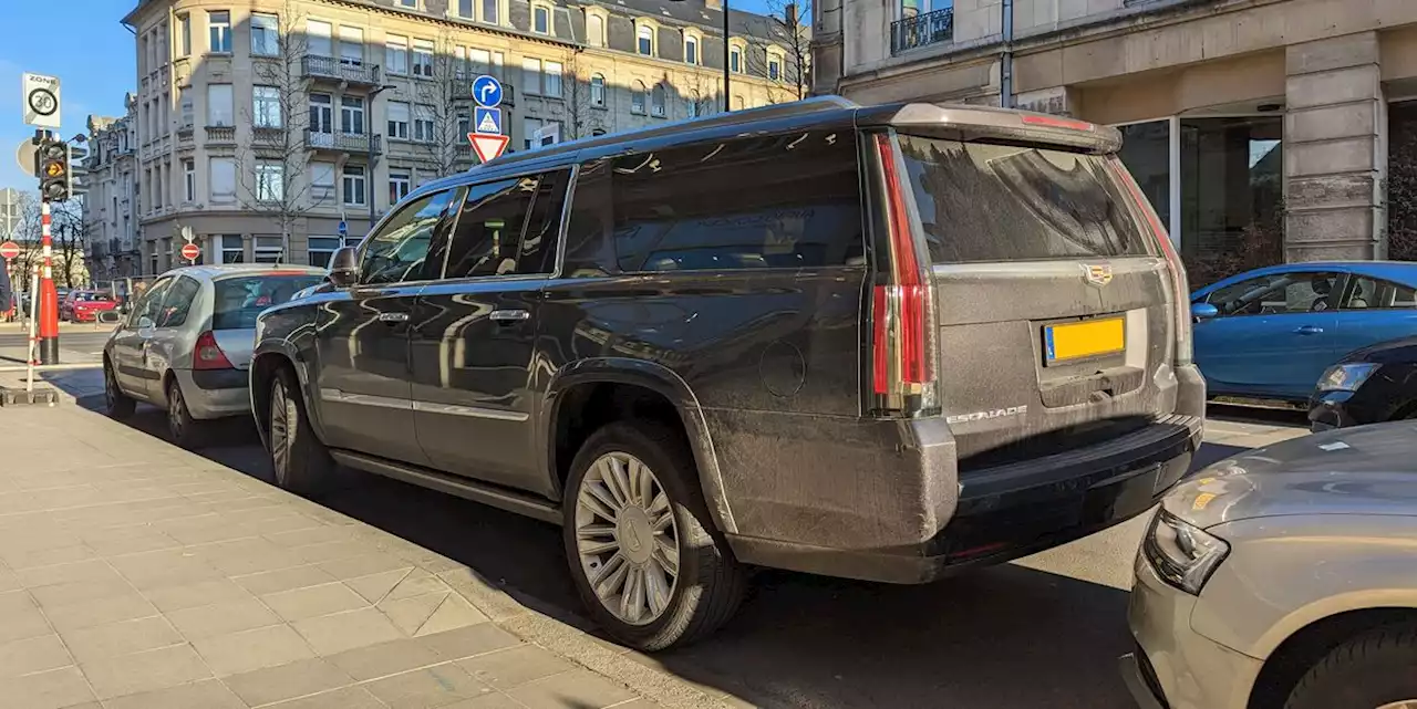 2015 Cadillac Escalade Is Defiantly Down on the European Street