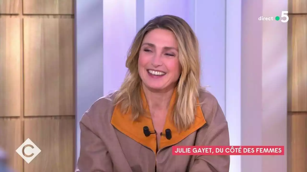 'On peut aussi aimer les vieilles voitures' : Julie Gayet se confie sans tabou sur son âge