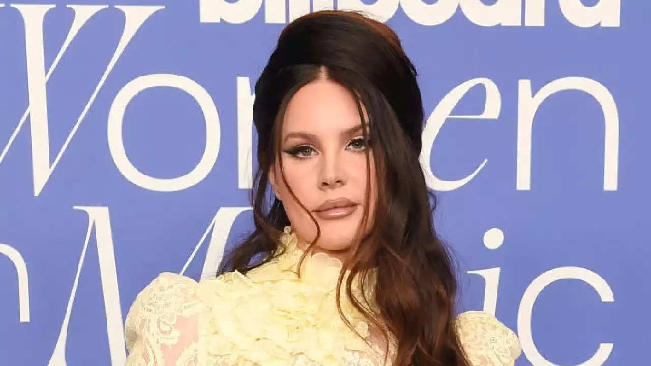 Lana Del Rey Shines in Yellow at Billboard Women in Music Awards