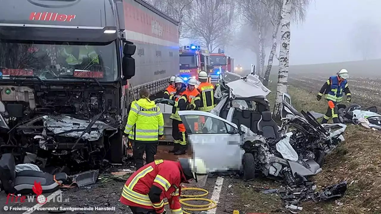 D: Pkw kollidiert auf gerader Strecke bei Marxen mit Lkw → ein Toter (42)