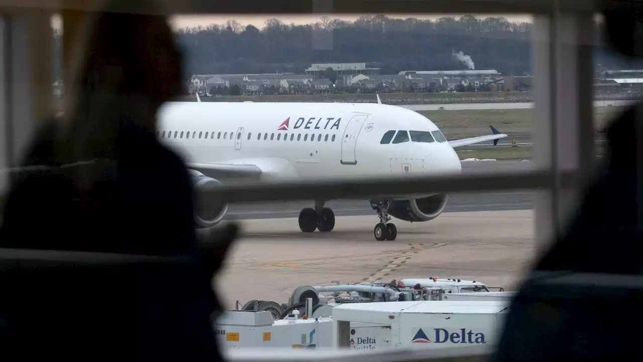 Delta pilots approve big pay raises, other perks in new contract