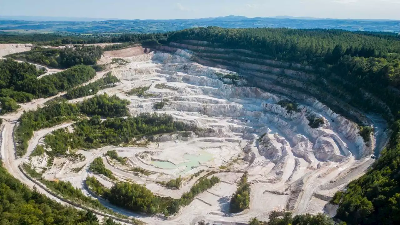 Lithium « made in France » : dans l'Allier, le projet de mine au banc d'essai