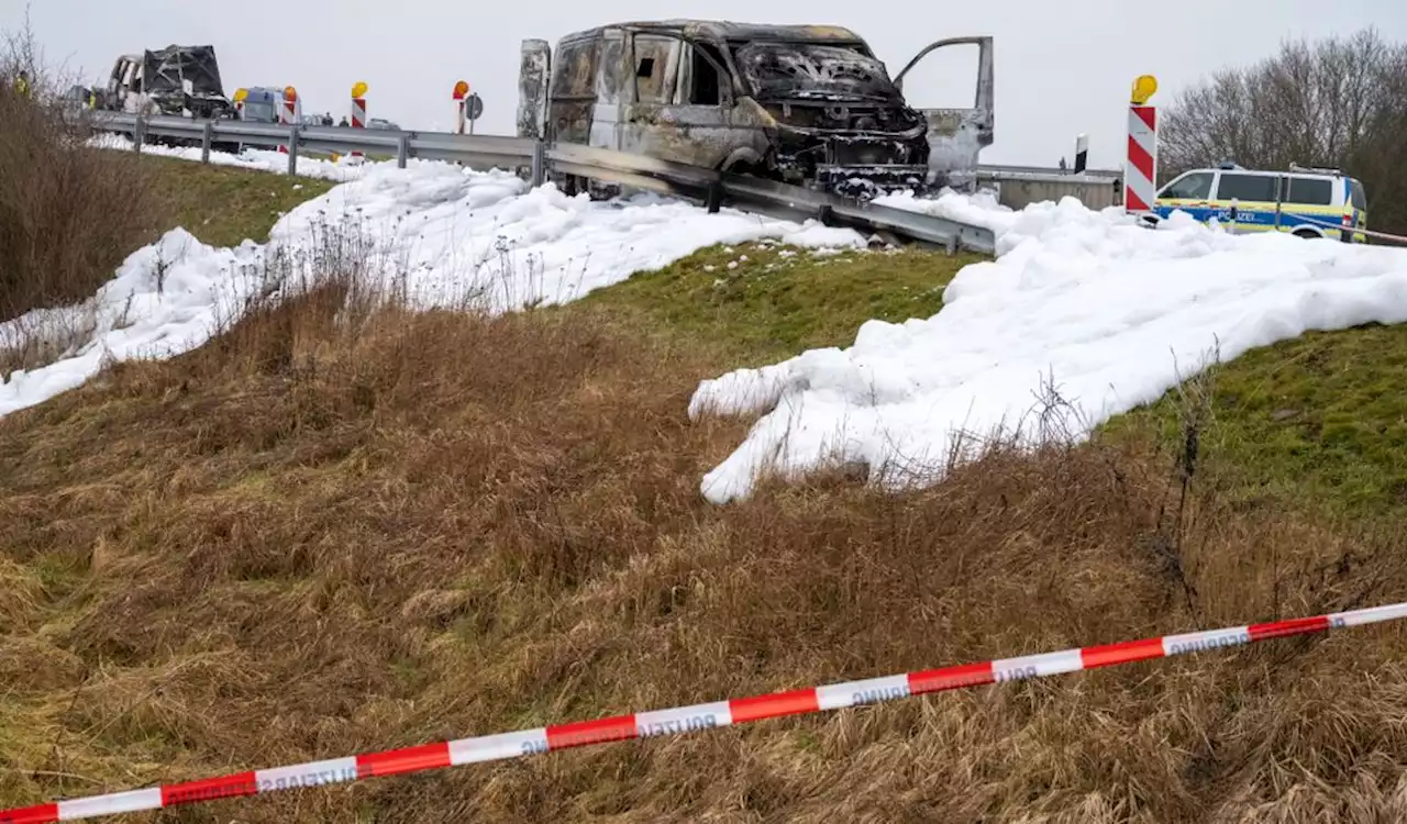 Filmreifer Coup im Norden: Geldtransporter an der Autobahn ausgeraubt