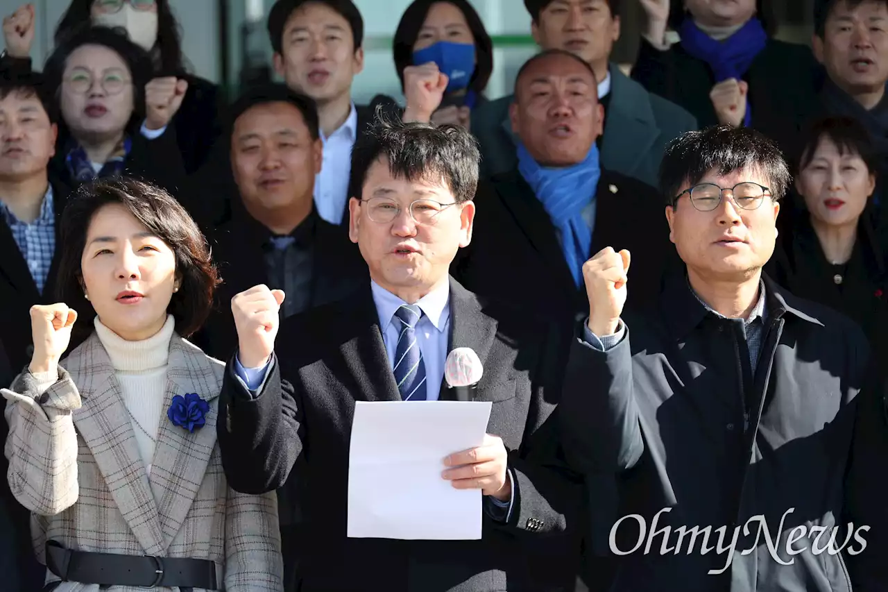 민주당 '경남FC는 모금이고, 성남FC는 뇌물이냐'