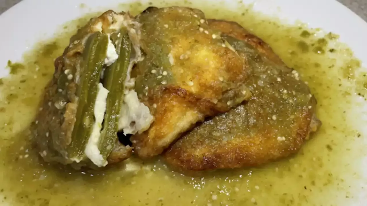 Nopales rellenos capeados en salsa, una receta para cuaresma