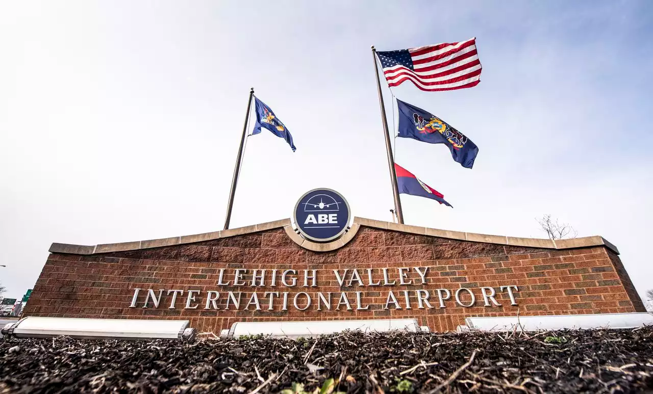 Man hid explosive in luggage at Pa. airport, FBI says