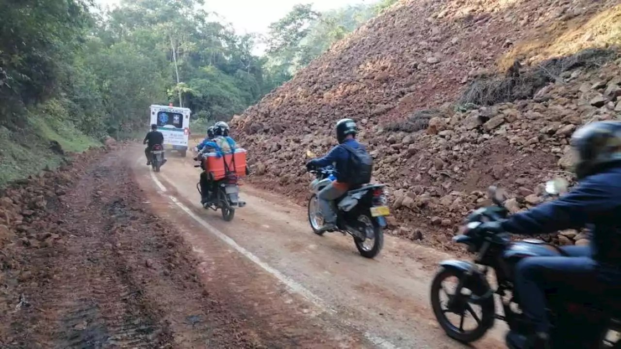 Autopista Medellín-Bogotá tiene paso a un carril por gigantesco derrumbe - Pulzo