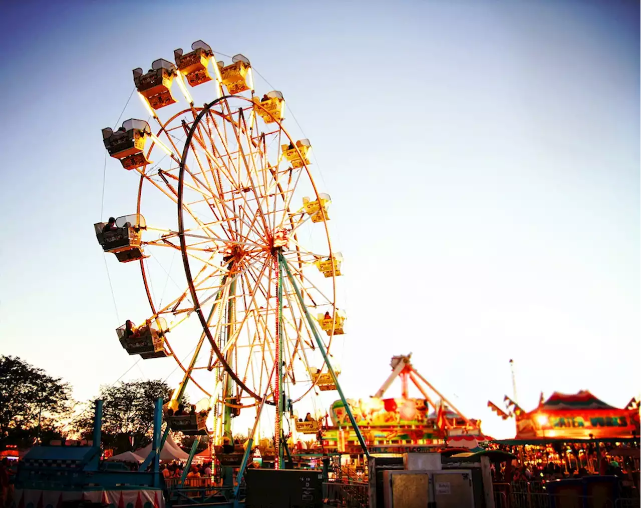 Video of loose nut on San Antonio Stock Show and Rodeo Ferris Wheel goes viral