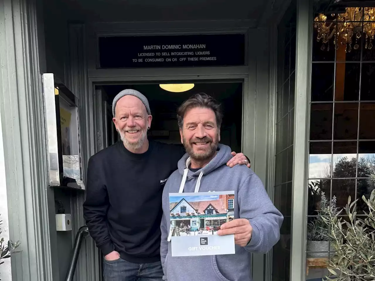 Nick Knowles pops in for lunch at the Peach Tree and offers free meal for fundraiser