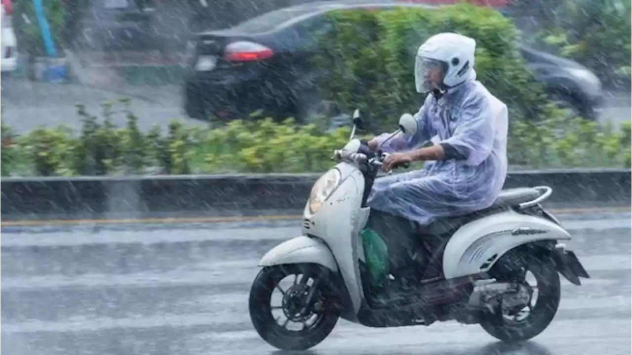 Catat Nih, Hal-hal yang Perlu Dilakukan Pengendara Motor saat Musim Hujan