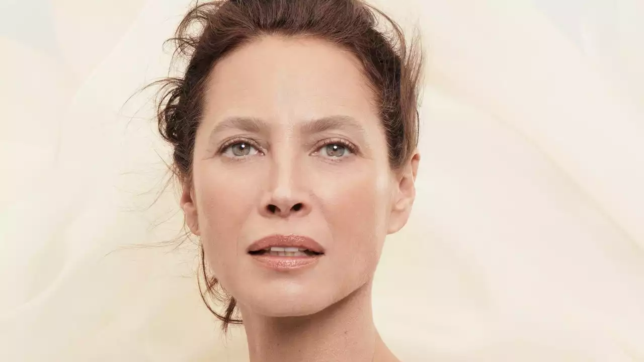 Christy Turlington nous dévoile, à 54 ans, sa routine perso pour être parfaitement bien dans sa peau quel que soit son âge