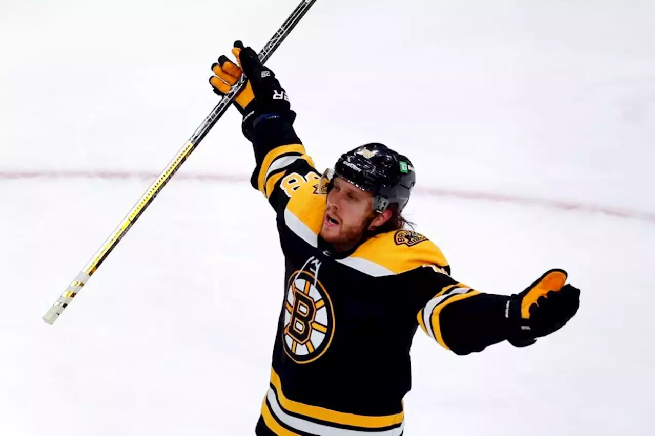 Bruins resign Pastrnak, acquire Bertuzzi in Cup push