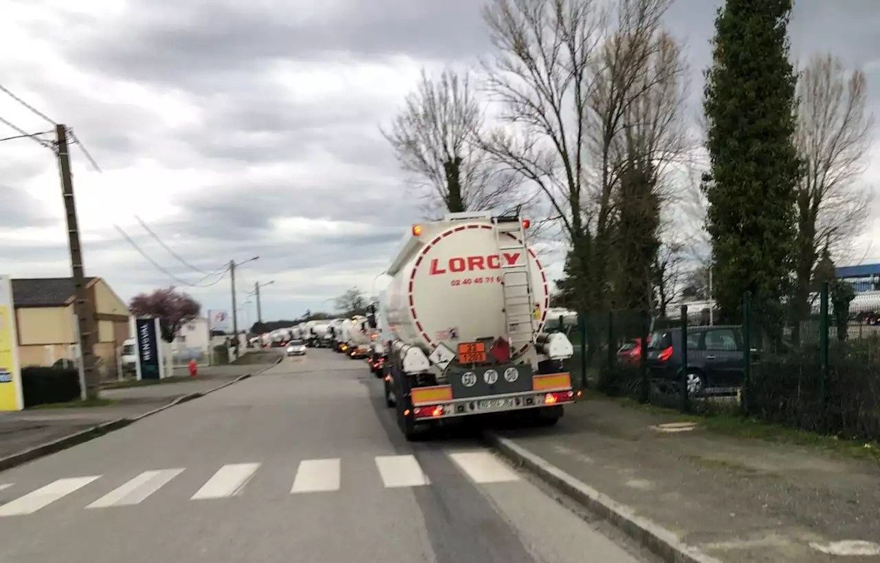 Le dépôt de carburant de Rennes bloqué par des manifestants