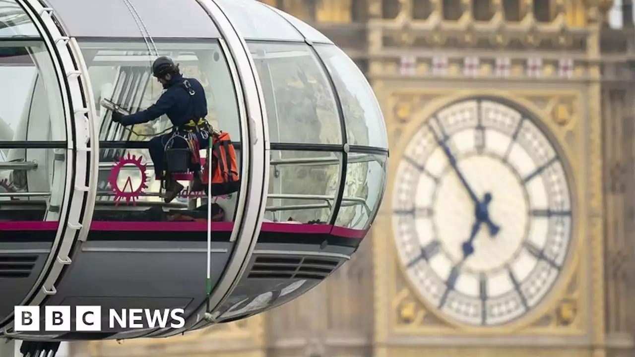 London Eye gets a spring clean