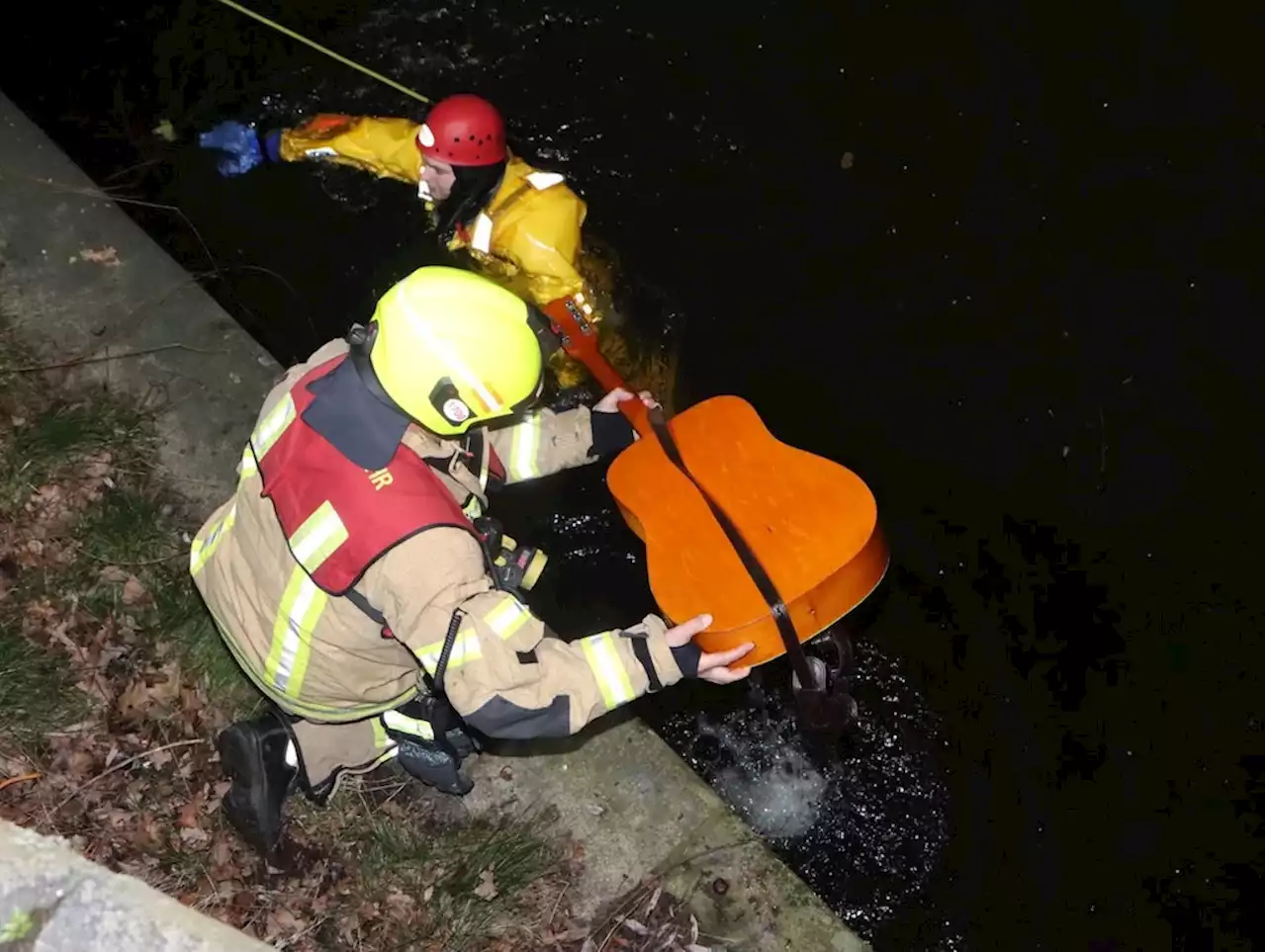 Kreuzberg: Musiker fällt von Admiralbrücke in den Landwehrkanal