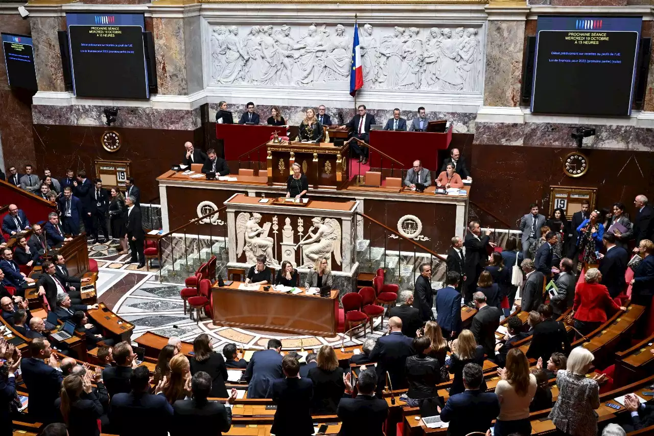 Réforme des retraites : Elisabeth Borne face aux motions de censure