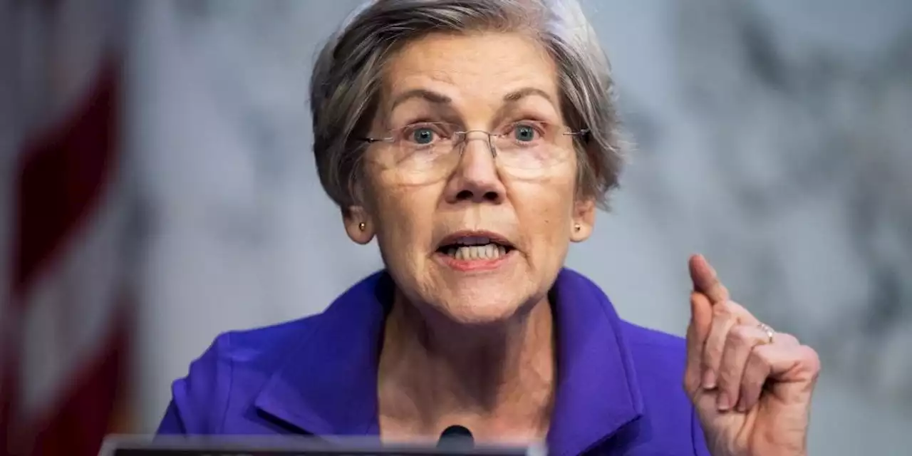 Warren Demands Probe Into Bank Failures, Urges Biden to Fire Powell