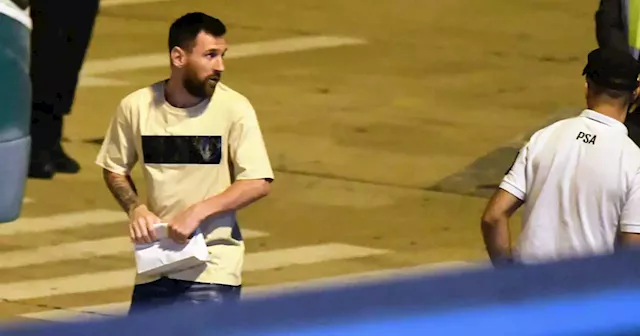 La exclusiva remera de Louis Vuitton con la que Messi llegó a la Argentina  - LA NACION