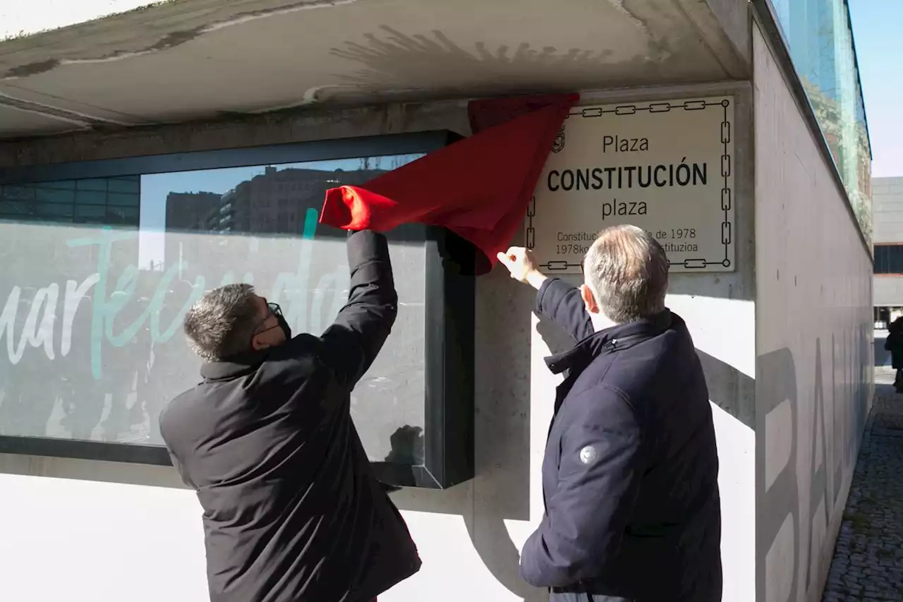 Enredo judicial por el nombre de la Plaza de la Constitución de Pamplona: dos jueces discrepan sobre si hay que traducirlo al euskera