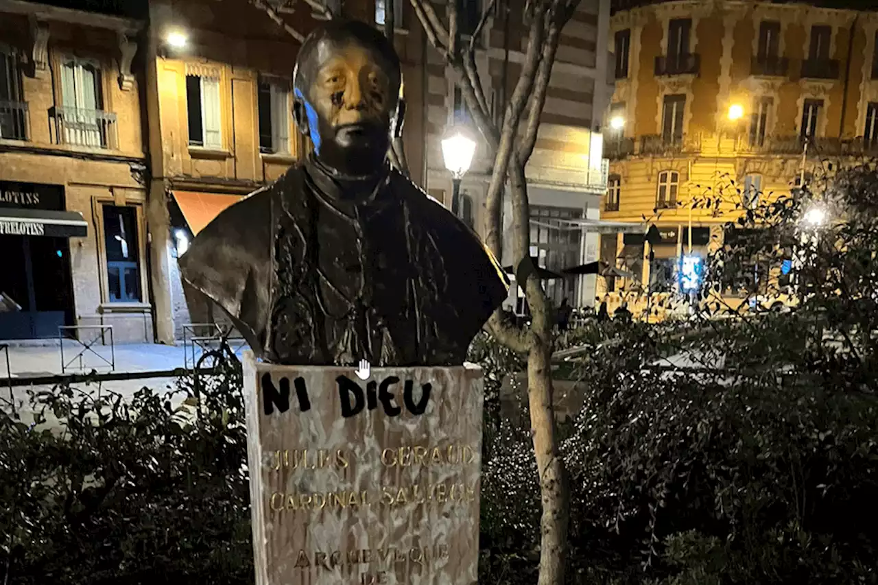 Toulouse : la statue du cardinal Saliège victime de tags anarchistes