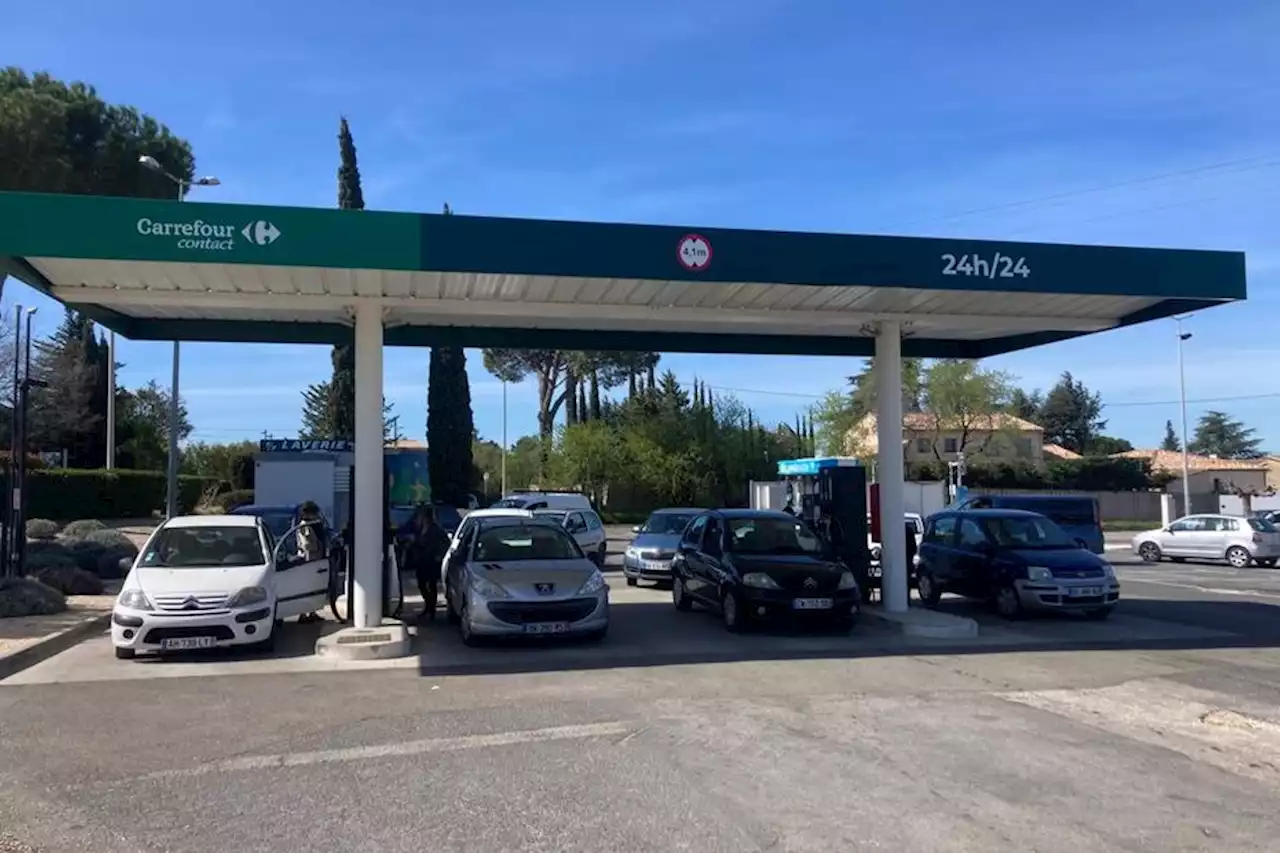 VIDEO. Pénurie de carburant : au sud de Nîmes, une file d'attente interminable dans la seule station-service encore ouverte