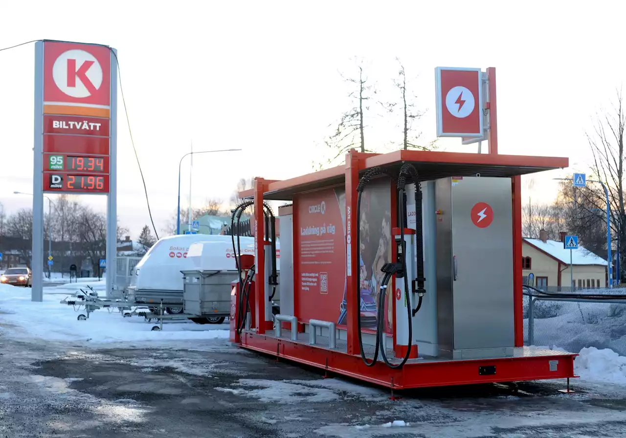 Circle K börjar med mobila laddstationer. Flyttas dit behovet finns.