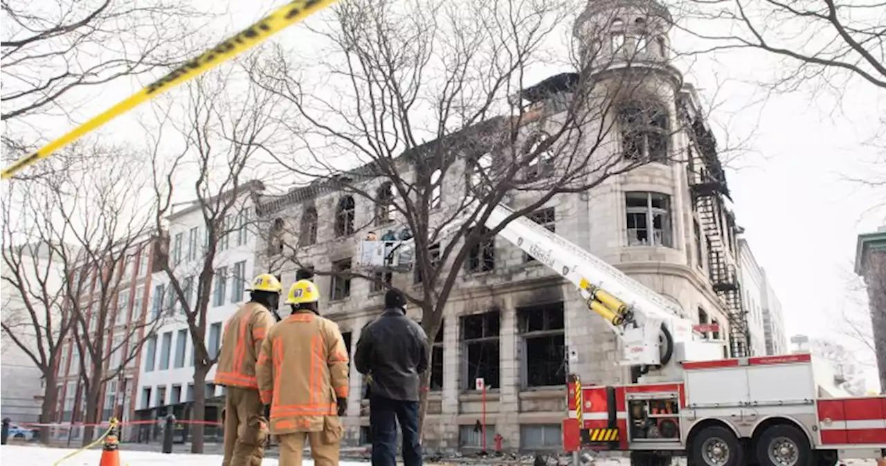 Demolition of Old Montreal building to begin as police search for victims of fire | Globalnews.ca