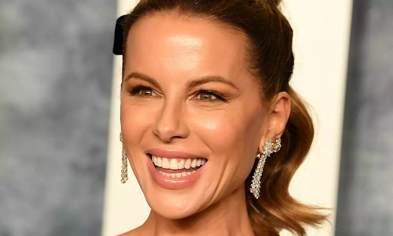 Kate Beckinsale poses alongside lookalike mom for tearjerking tribute - see pictures