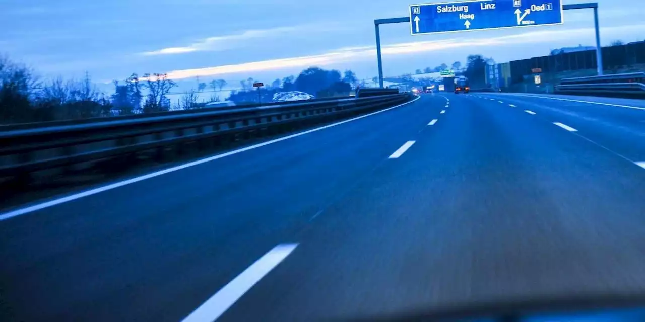 Frau, Kind dabei – Lenker bretterte mit 208 km/h auf A1