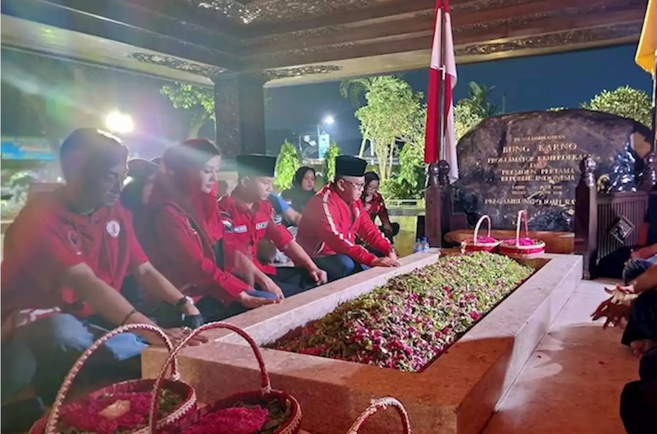 Megawati Perintahkan Hasto ke Makam Bung Karno, Jelang Penetapan Capres