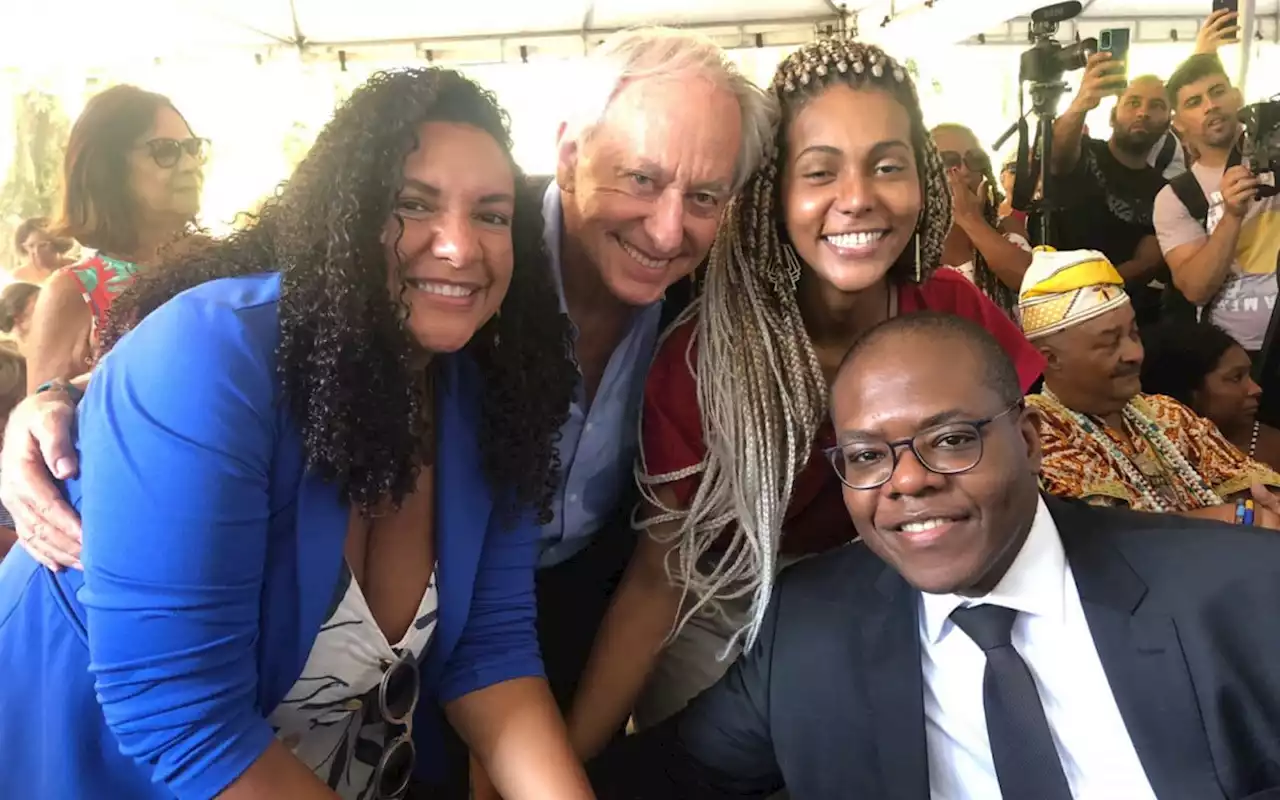 Silvio Almeida é recebido com festa em devolução de objetos sagrados | Informe do Dia | O Dia