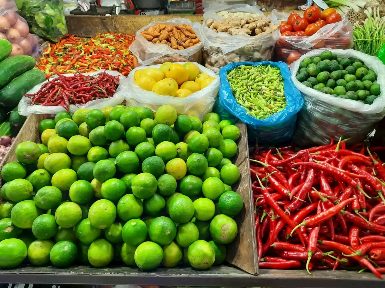 Jelang Ramadan, Harga Bahan Pokok di Surabaya Naik, Ayam-Cabai Merah