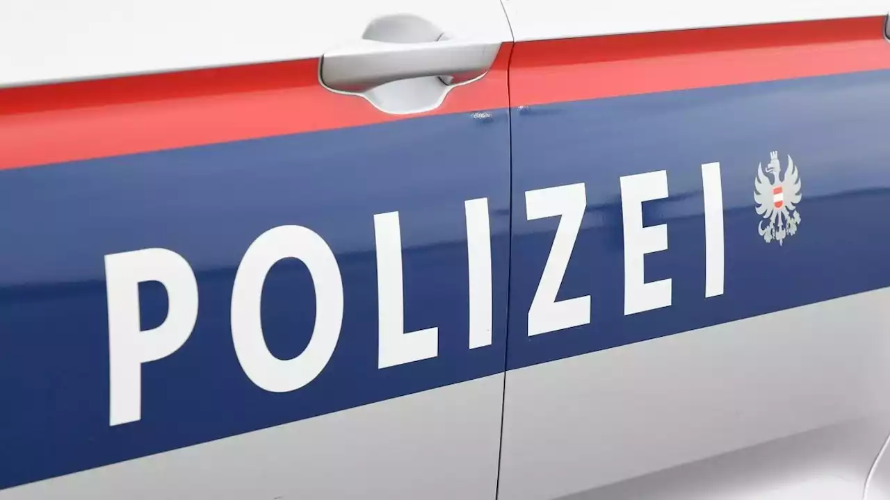 Frau in Wohnung überfallen - ans Bett gefesselt