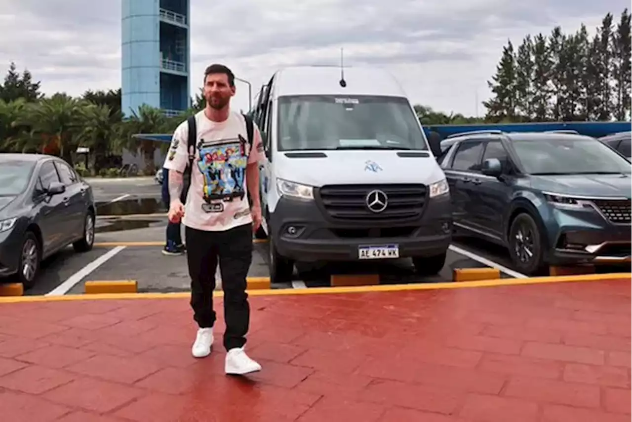 Messi llegó a la Argentina para jugar los dos amistosos de la Selección