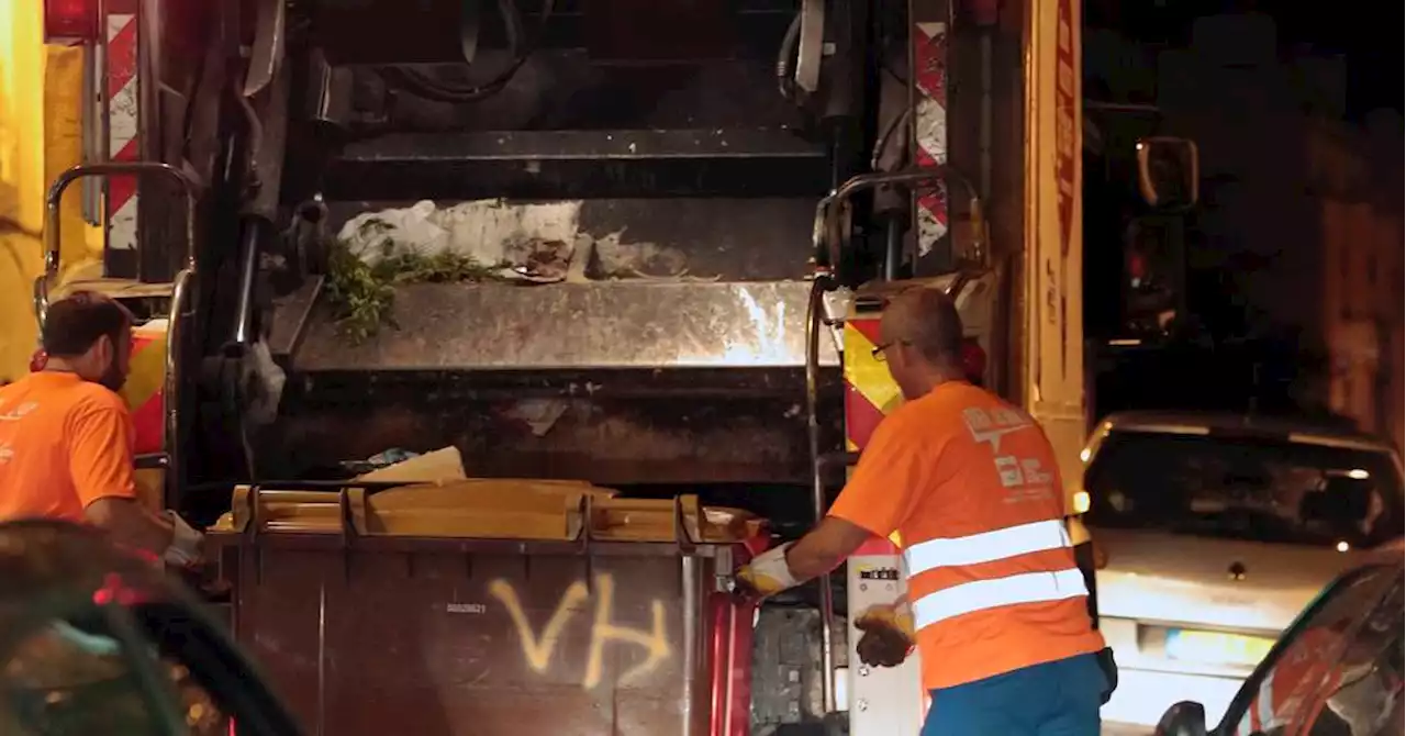 Marseille : les agents de la collecte des ordures ménagères bloquent le centre de transfert nord