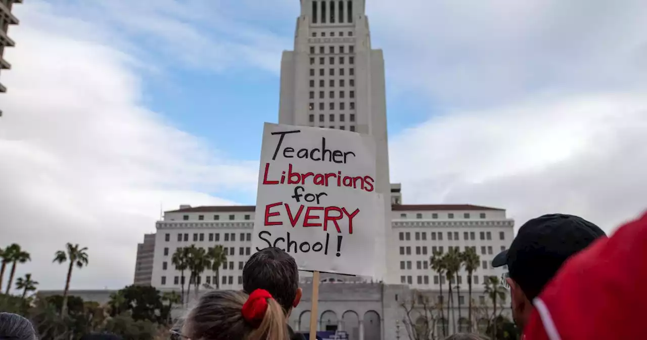 La junta laboral no detendrá la huelga del LAUSD por ahora, pero aún podría actuar después de una revisión el lunes