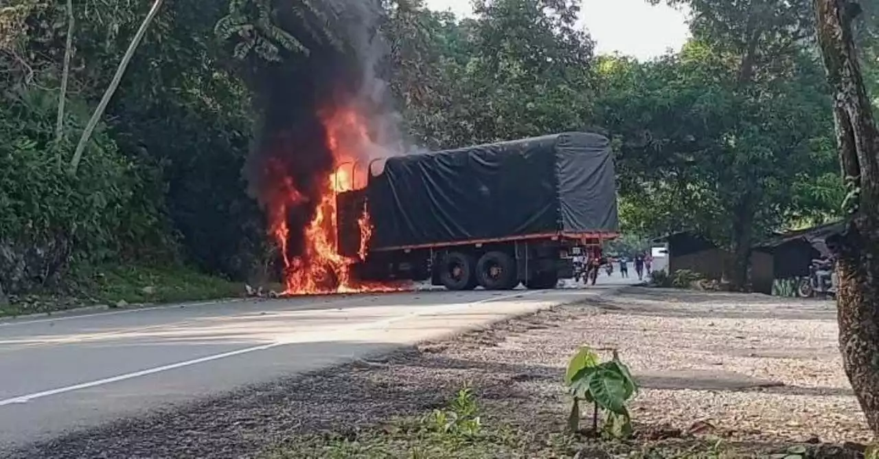 FOTOS Y VIDEO: Queman un camión y un bus en el Bajo Cauca | Minuto30