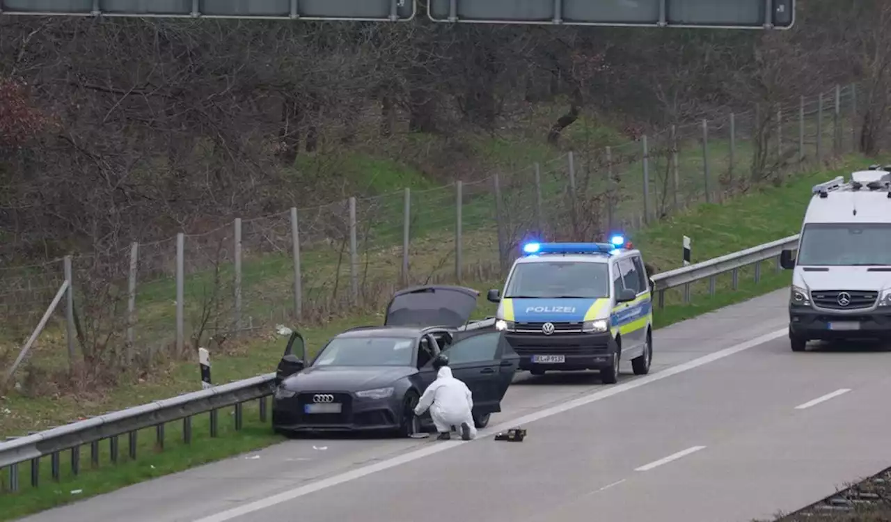 Verfolgungsjagd, Nagelbrett, Sprengstoff im Auto: Panzerknacker entkommen über Wiese