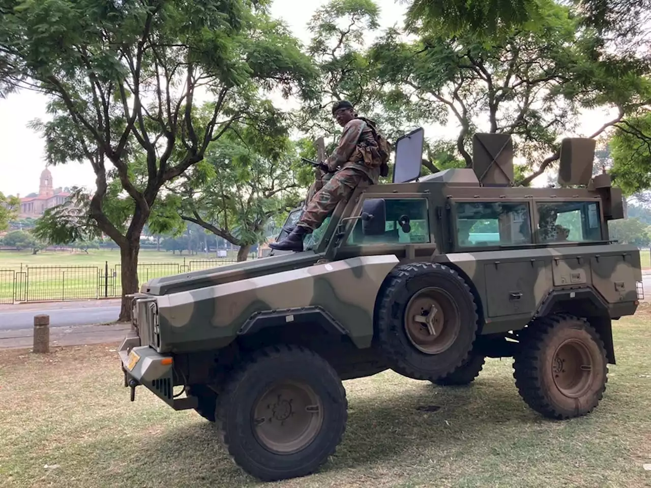 EFF shutdown: 87 arrested in 12 hours for public violence, 24 300 tyres confiscated | News24