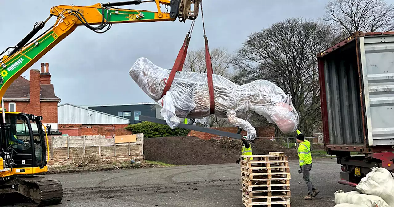 Huge T-Rex arrives at dinosaur-themed golf course in Nottingham