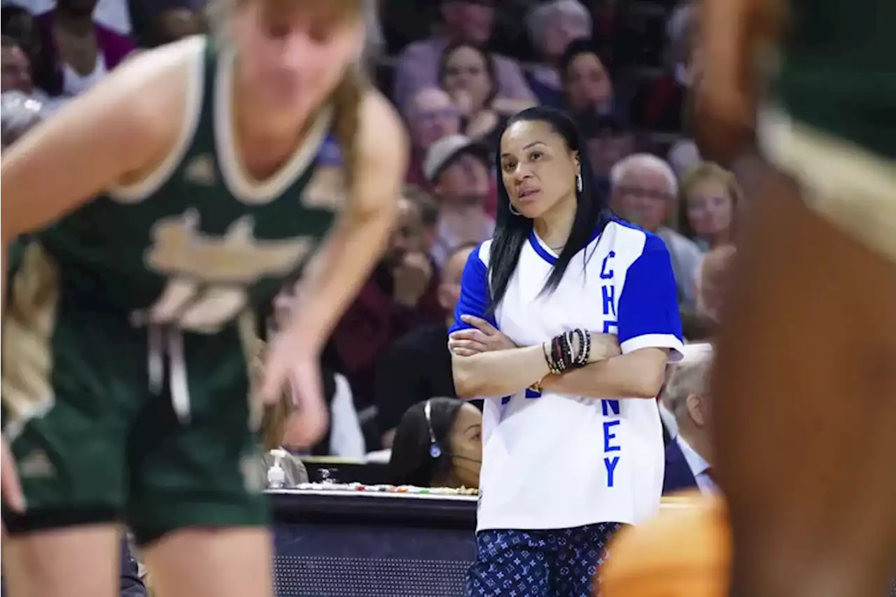 Dawn Staley reps another Philly hoops legend while coaching South Carolina in the NCAA Tournament