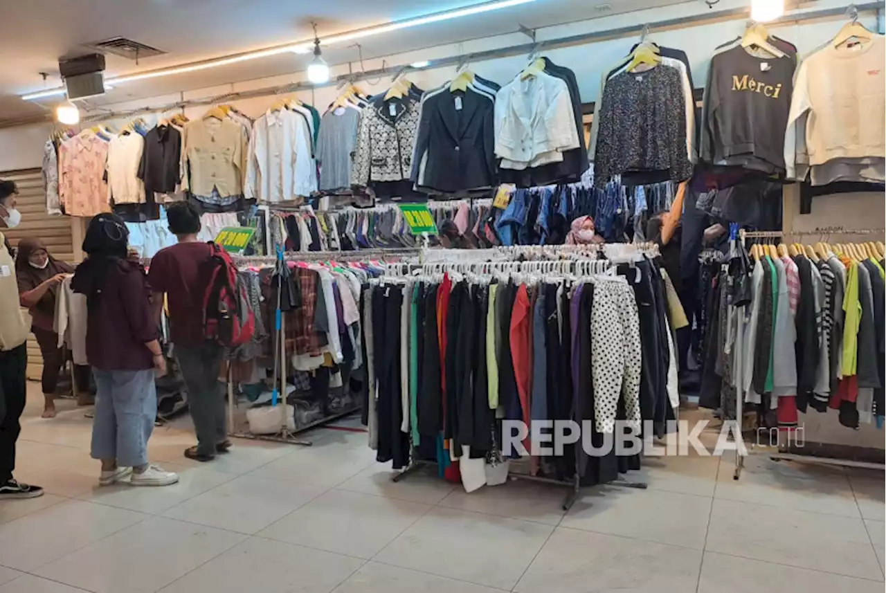 Hukum Jual Beli Pakaian Bekas Alias |em|Thrifting|/em| Menurut Islam |Republika Online