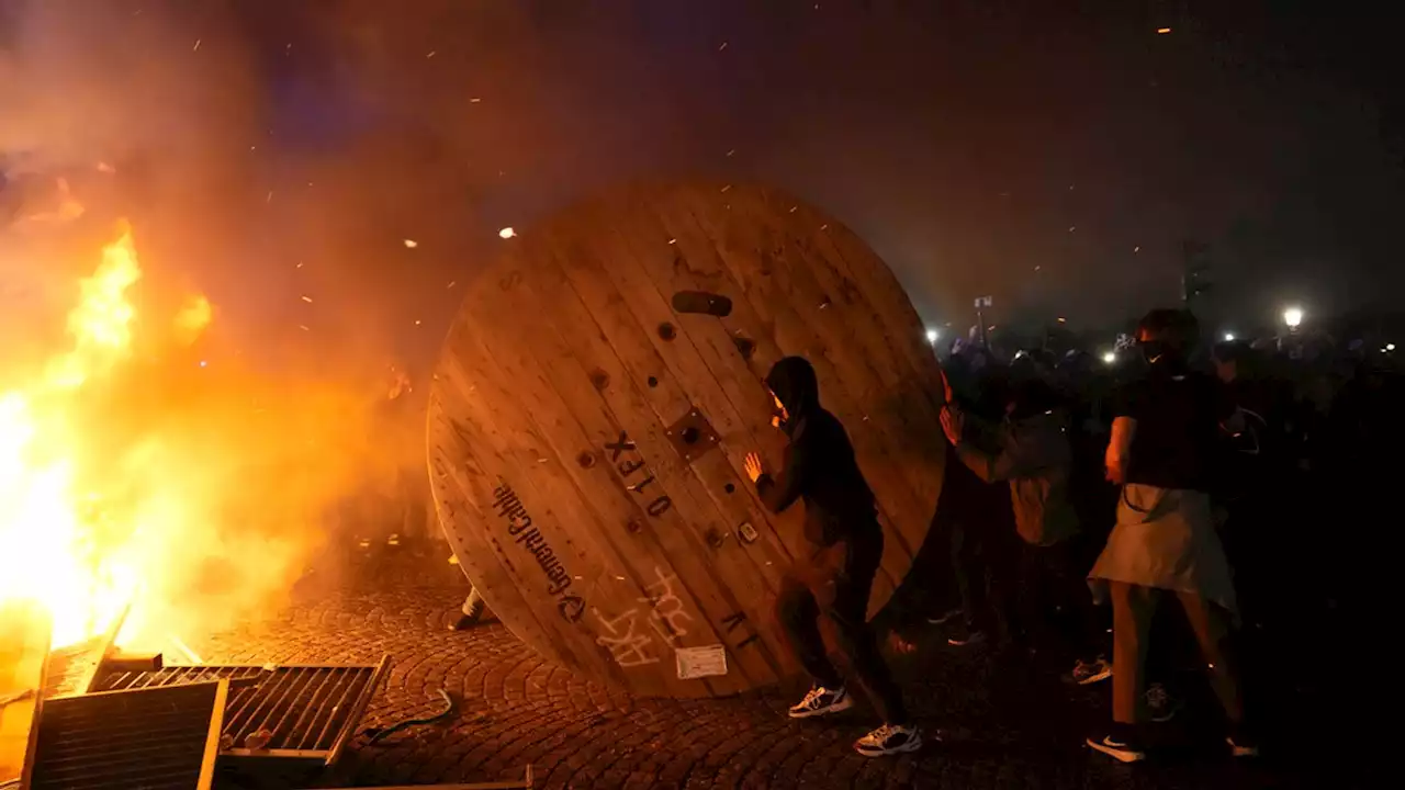 French protests: Government faces two motions of no confidence over controversial pension reforms