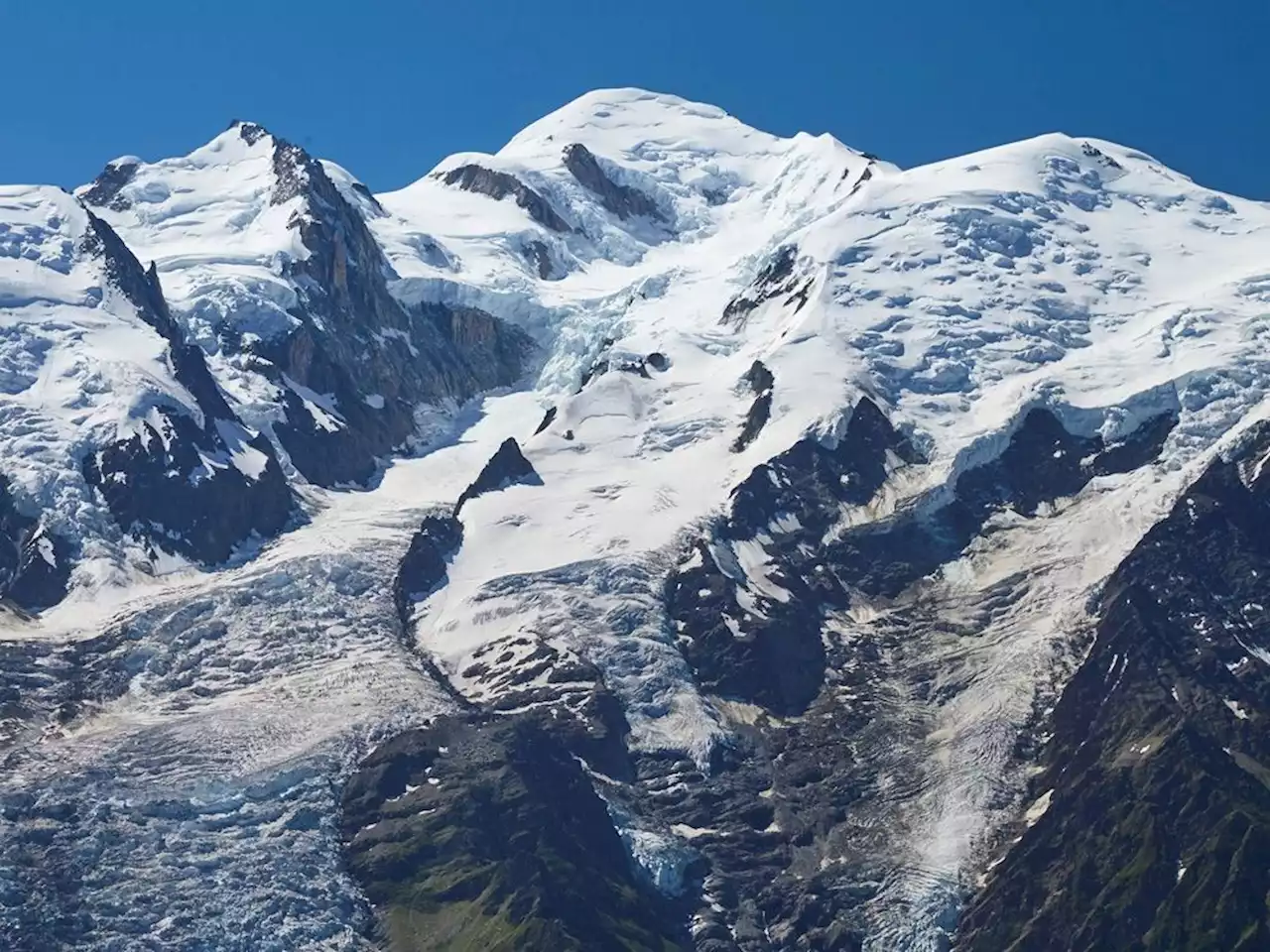 Rescue crews recover second body after avalanche near Mont Blanc