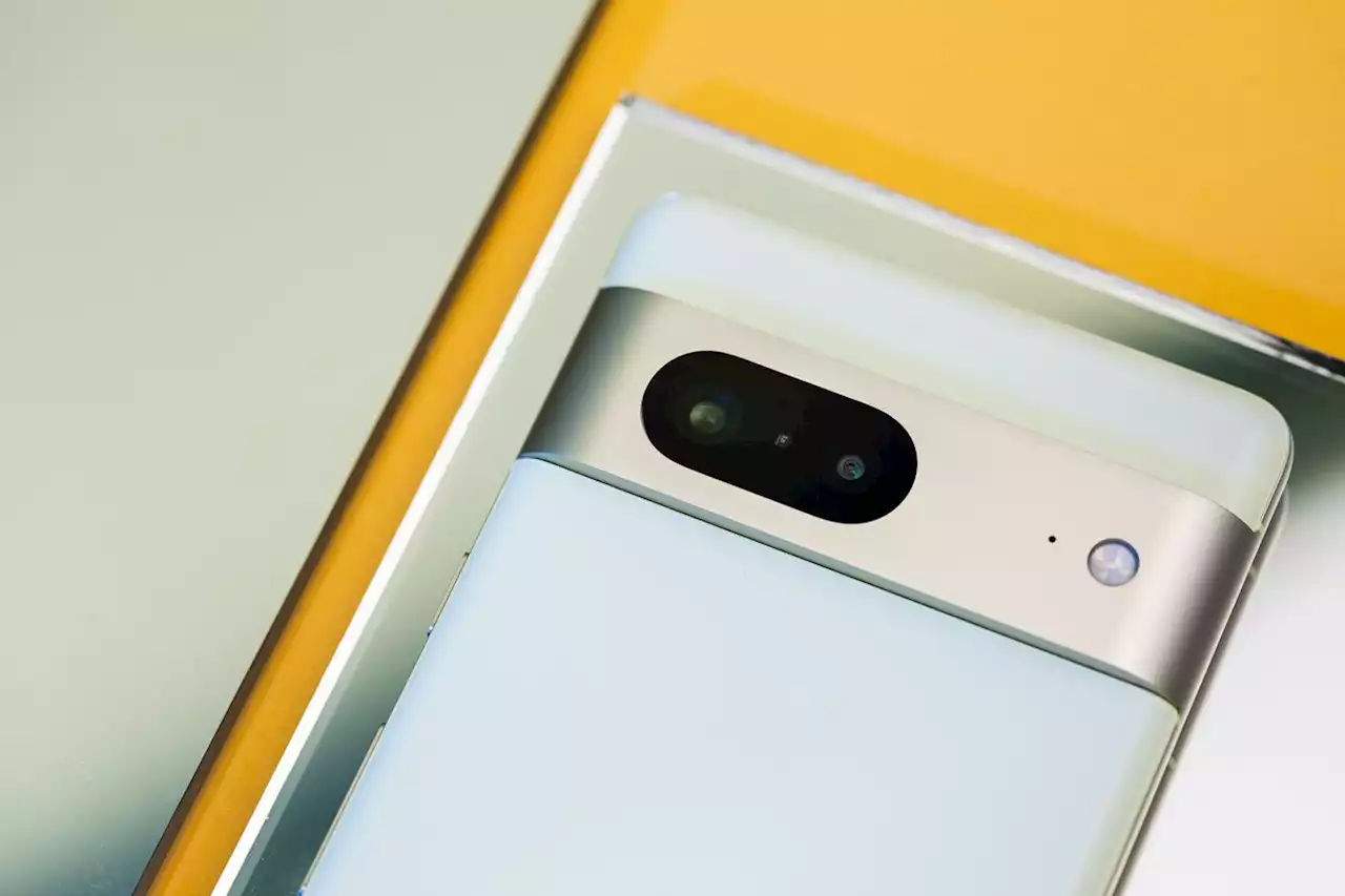 Save $150 on the smaller Google Pixel 7 smartphone