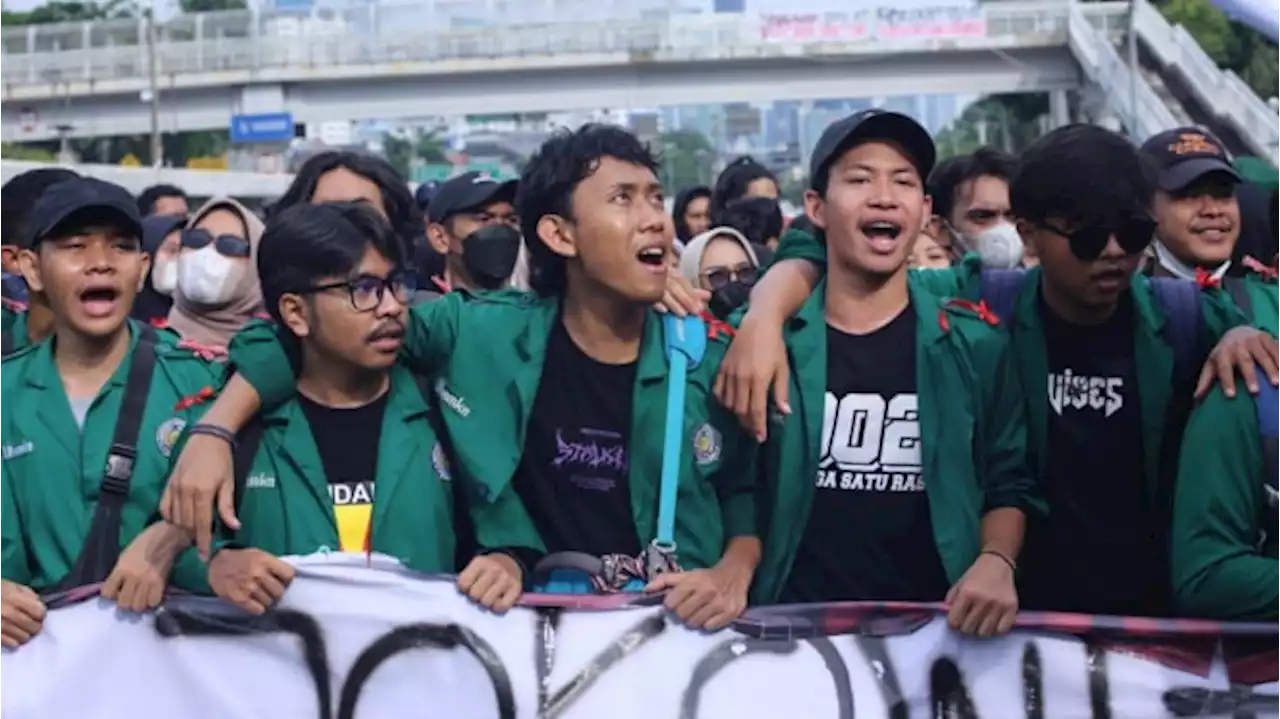 Datangi DPR, Mahasiswa Demo Tolak Perppu Cipta Kerja dan Penundaan Pemilu 2024