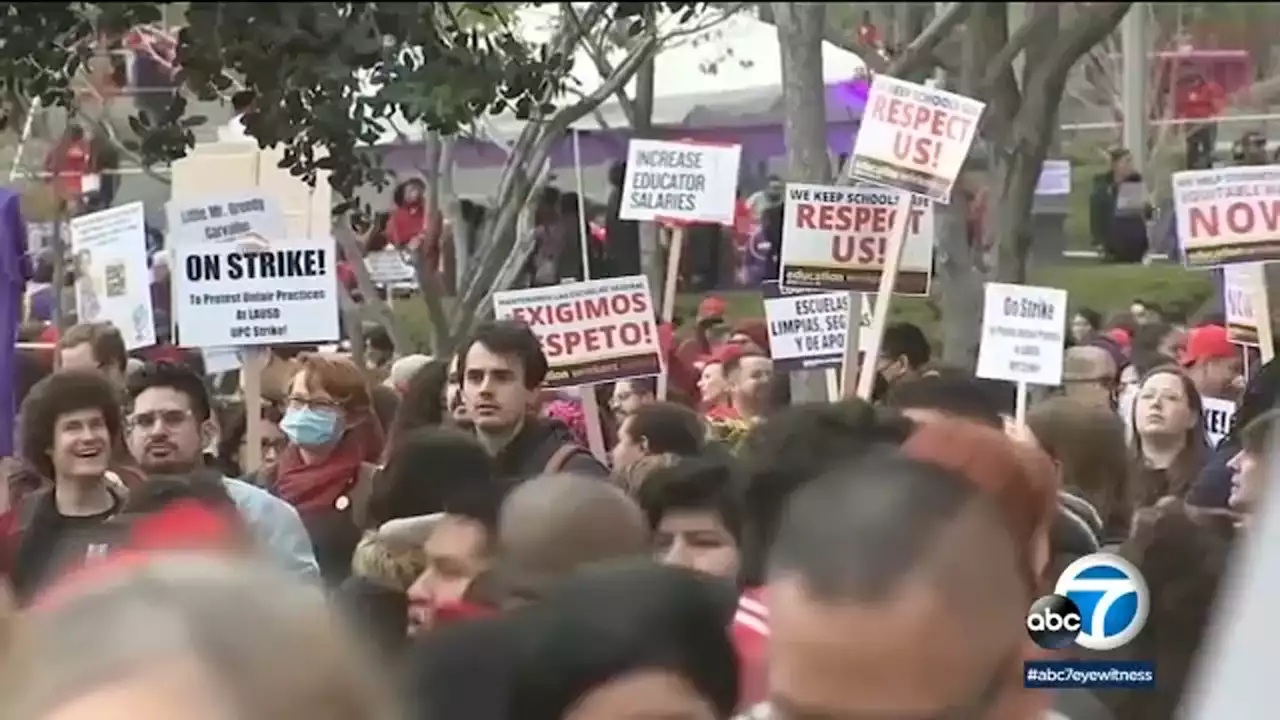 LAUSD strike to begin after negotiation plans fall flat; all schools will be closed Tuesday